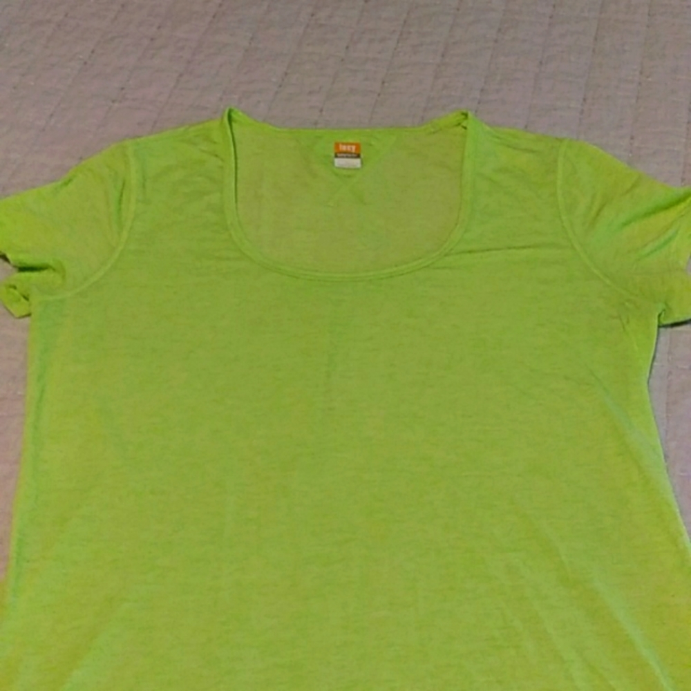 Lucy tech sport tee, VGUC